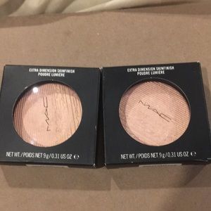 MAC Extra Dimension skin finish-Beaming Blush